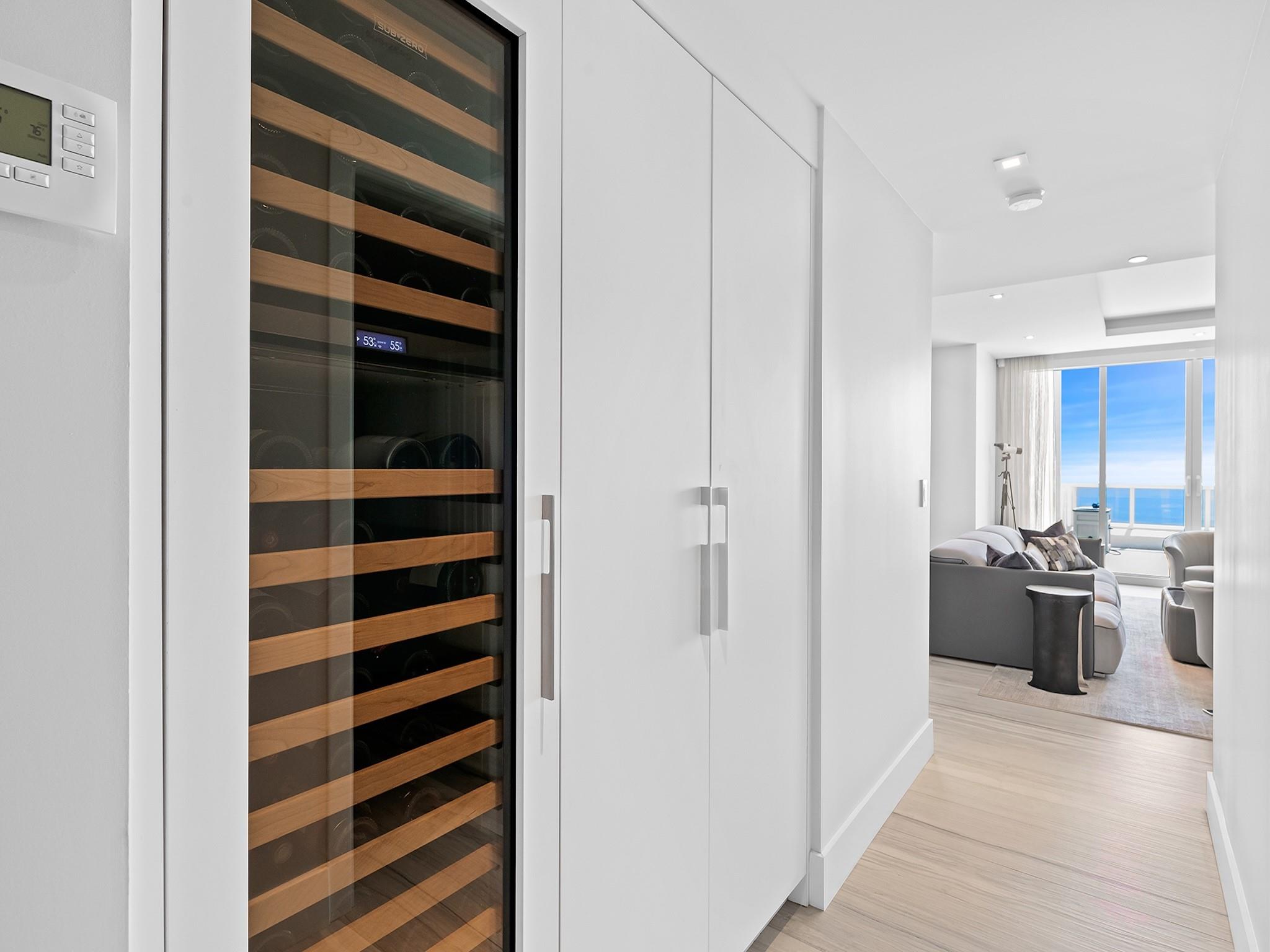 Las Olas Beach Club - Residential