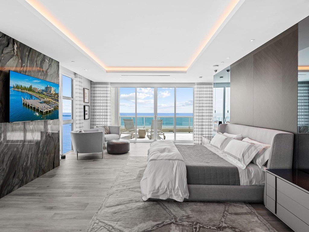 Las Olas Beach Club - Residential
