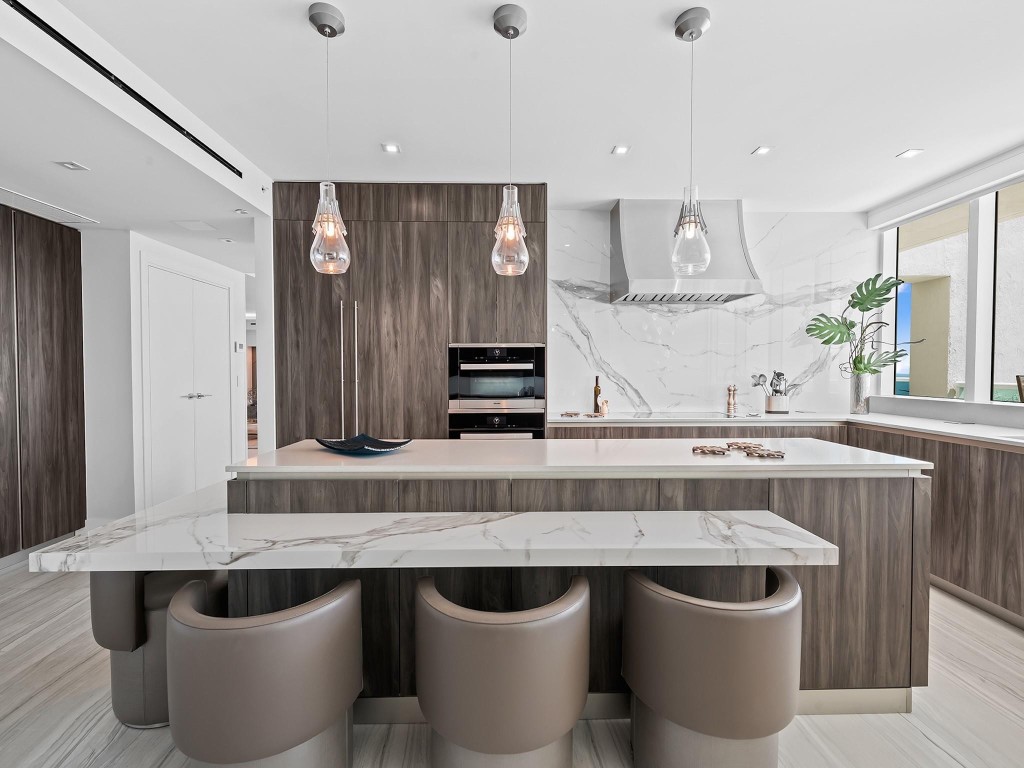 Las Olas Beach Club - Residential