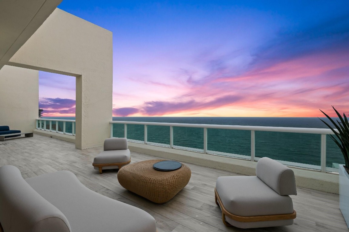 Las Olas Beach Club - Residential