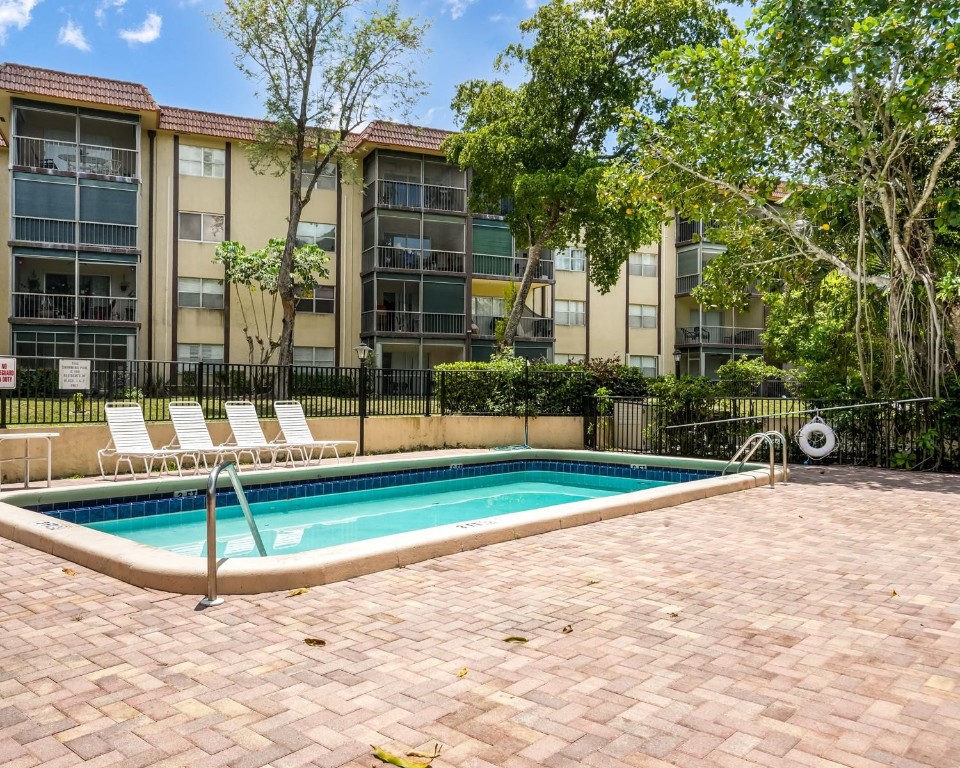 THE FALLS AT INVERRARY - Residential