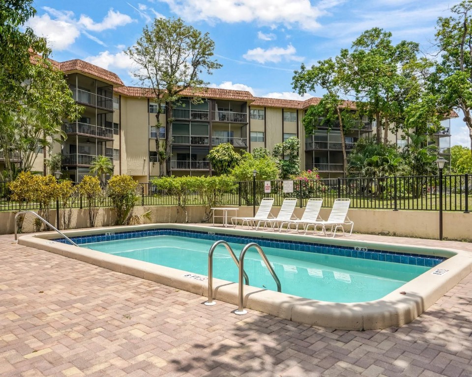 THE FALLS AT INVERRARY - Residential