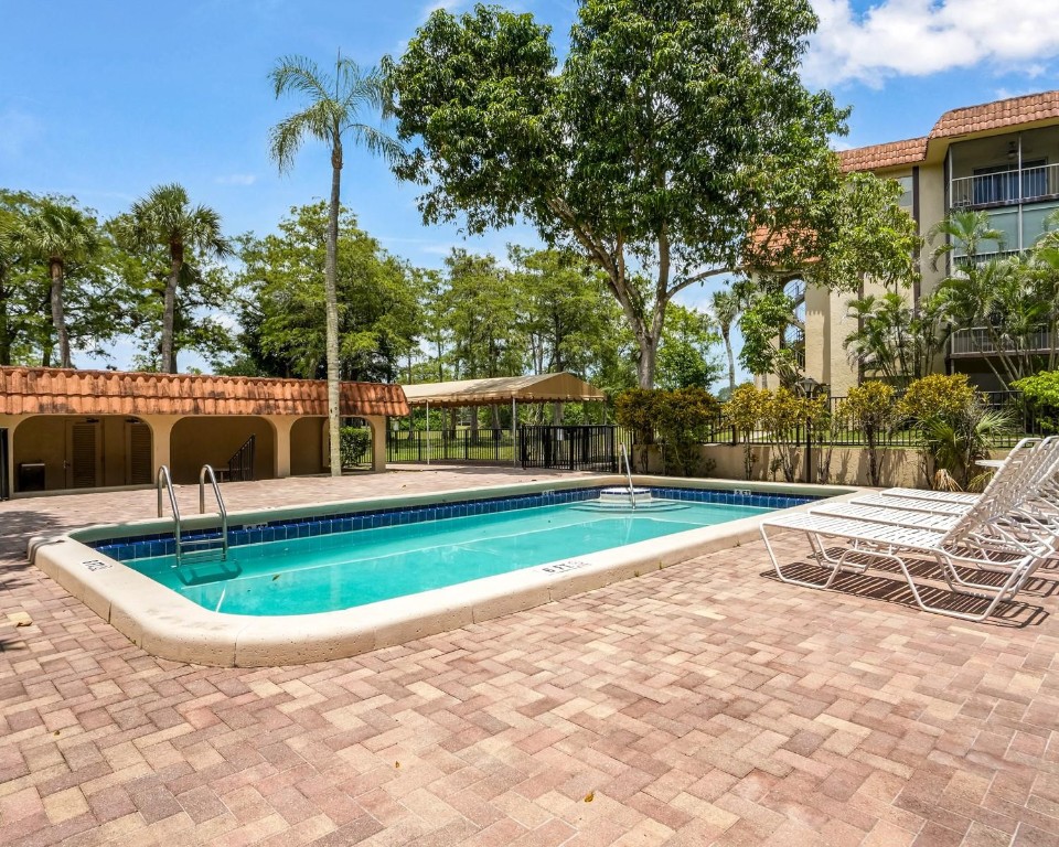 THE FALLS AT INVERRARY - Residential