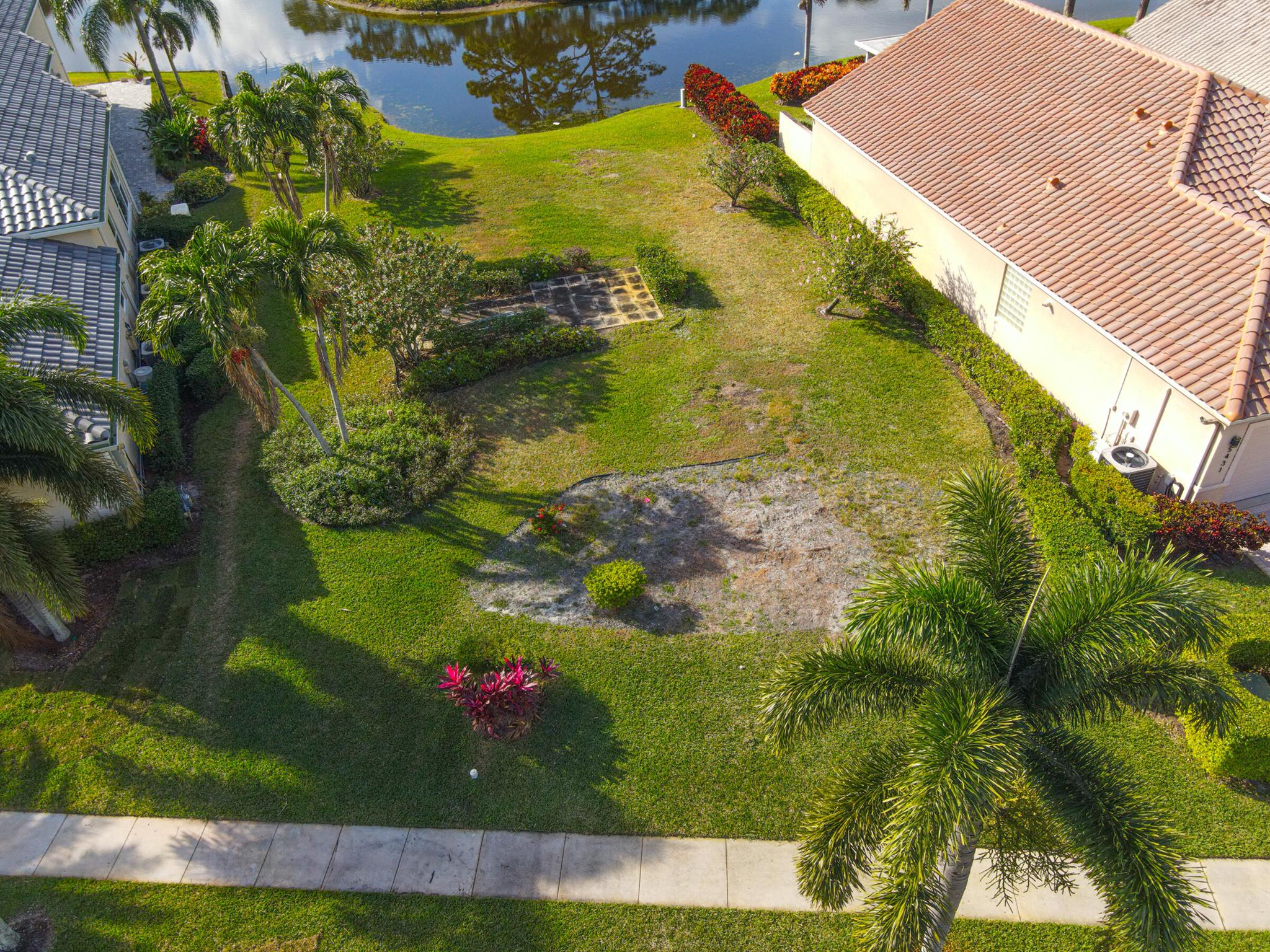 5443 Fountains Drive S