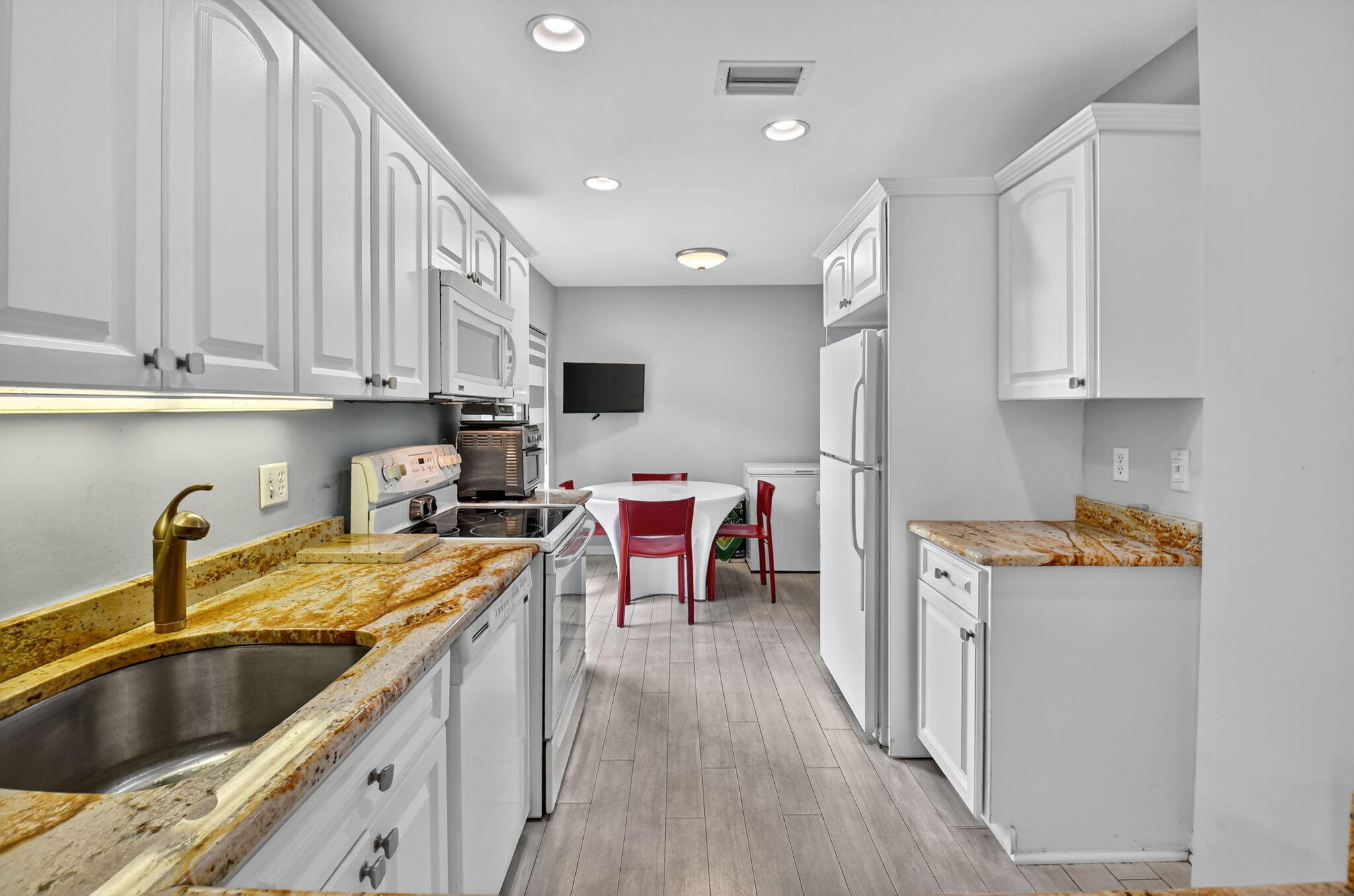 STRATFORD AT HUNTERS RUN CONDO - Residential