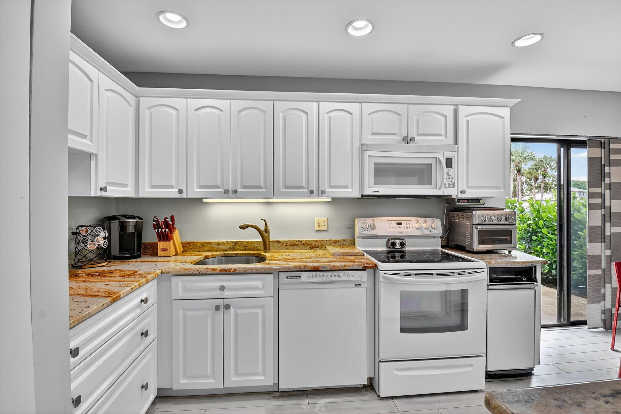 STRATFORD AT HUNTERS RUN - Residential