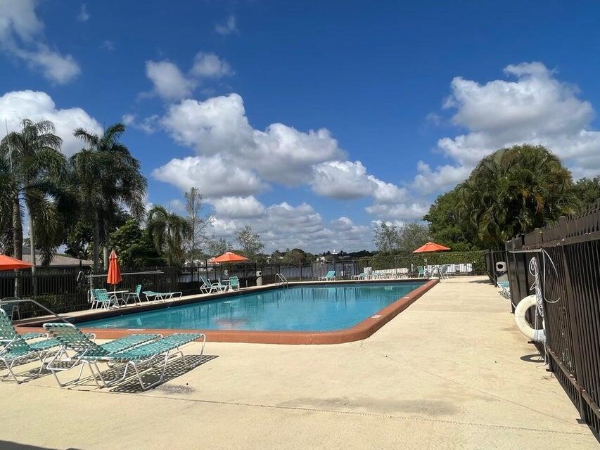 COUNTRY LAKE - Residential Lease