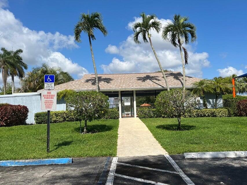 COUNTRY LAKE - Residential Lease