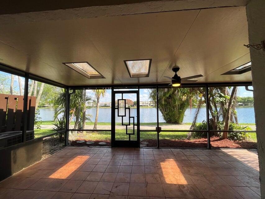 COUNTRY LAKE - Residential Lease