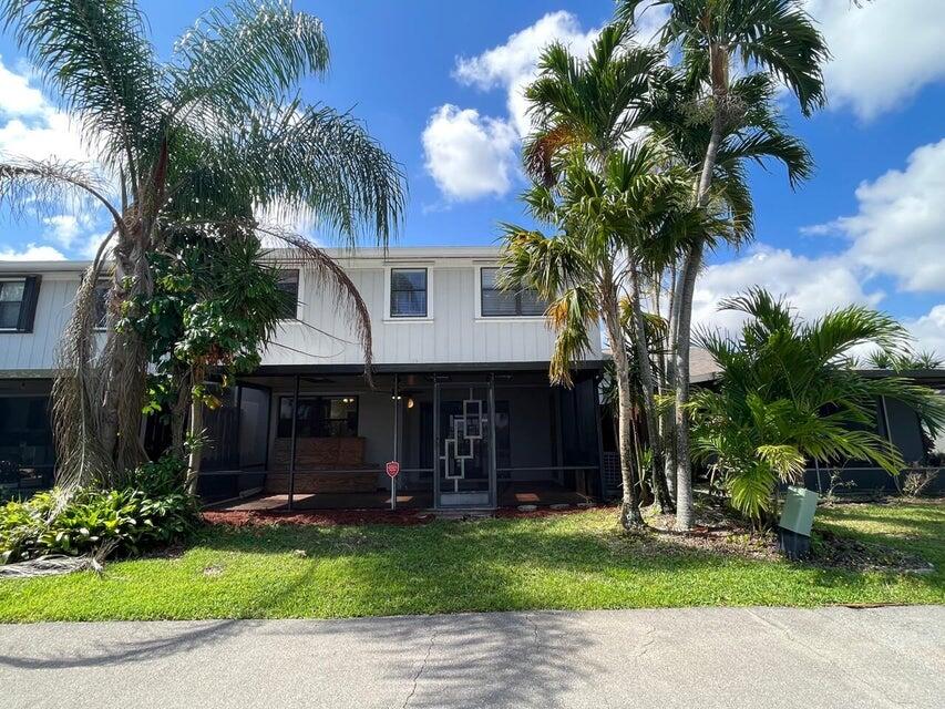 COUNTRY LAKE - Residential Lease