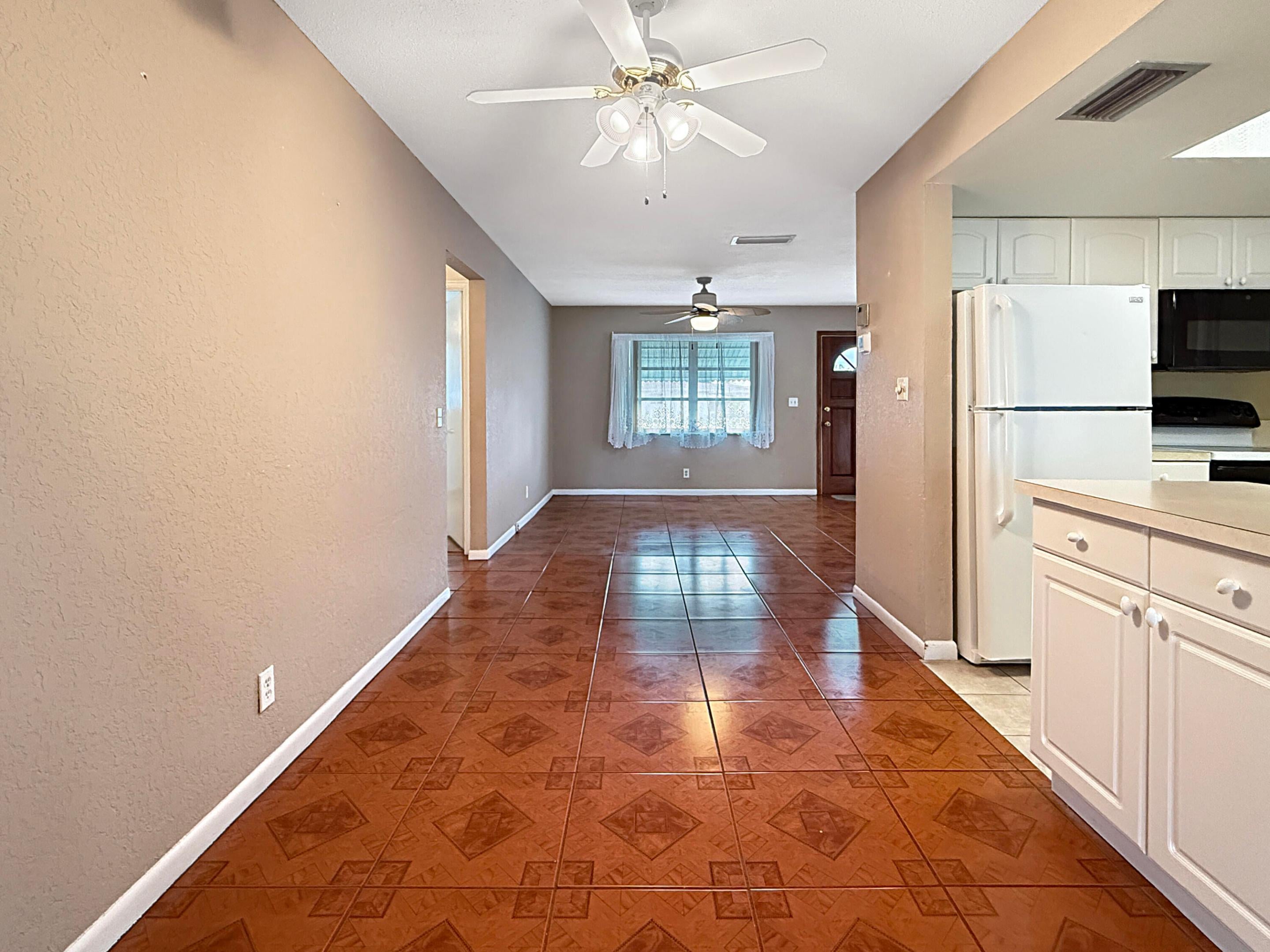 6755 NW 16TH Street, Margate, FL, 33063/$275,000 3 6755 NW 16TH Street