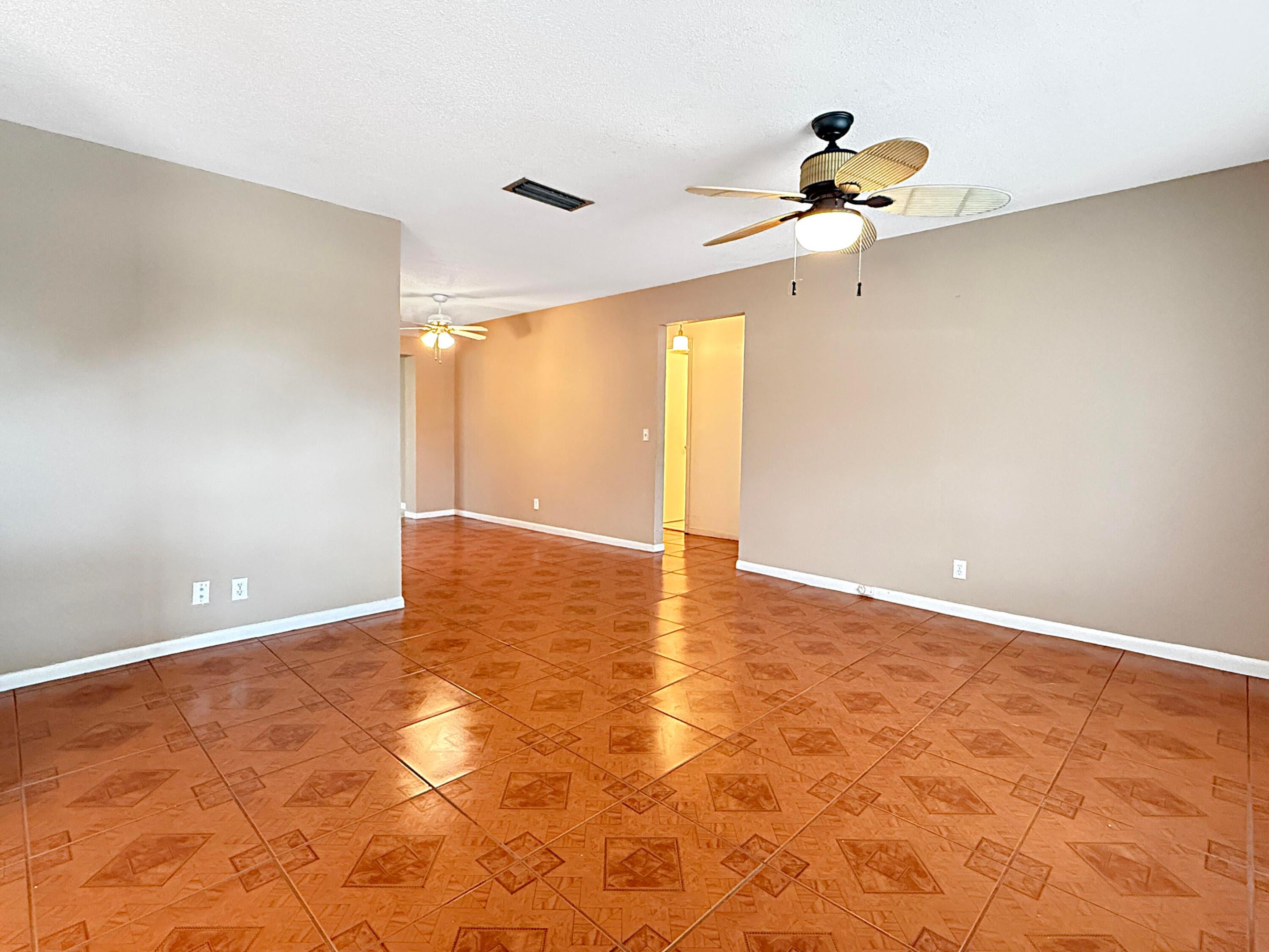 6755 NW 16TH Street, Margate, FL, 33063/$275,000 2 6755 NW 16TH Street