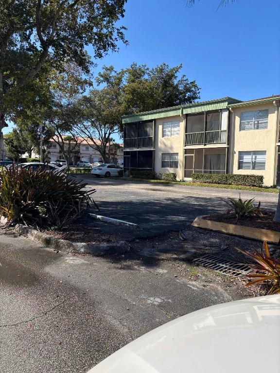 RAMBLEWOOD EAST CONDO - Residential