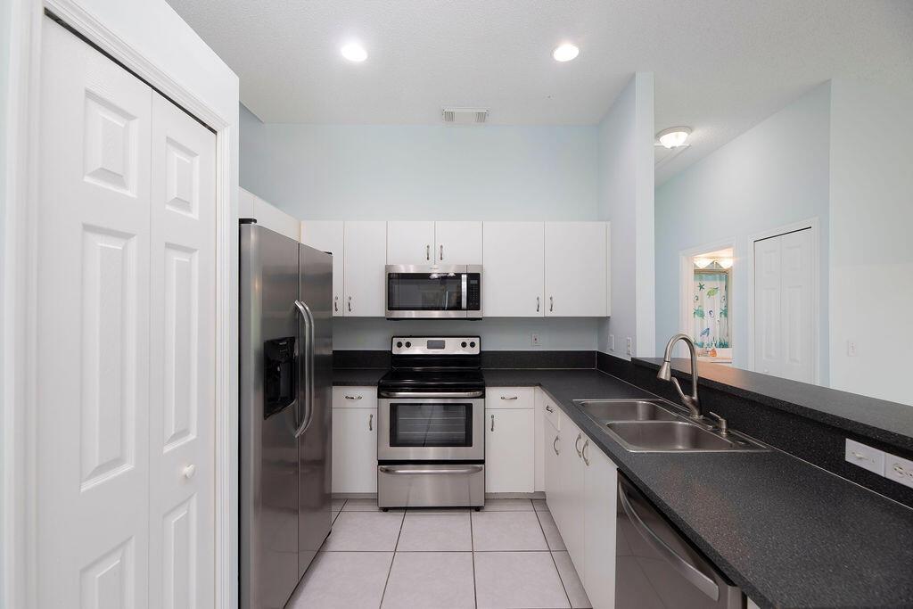 PORT ST LUCIE-SECTION 41 - Residential Lease