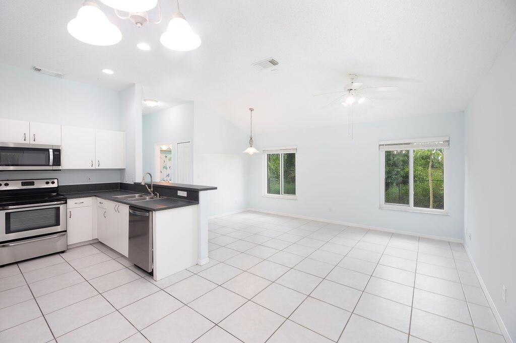 PORT ST LUCIE-SECTION 41 - Residential Lease