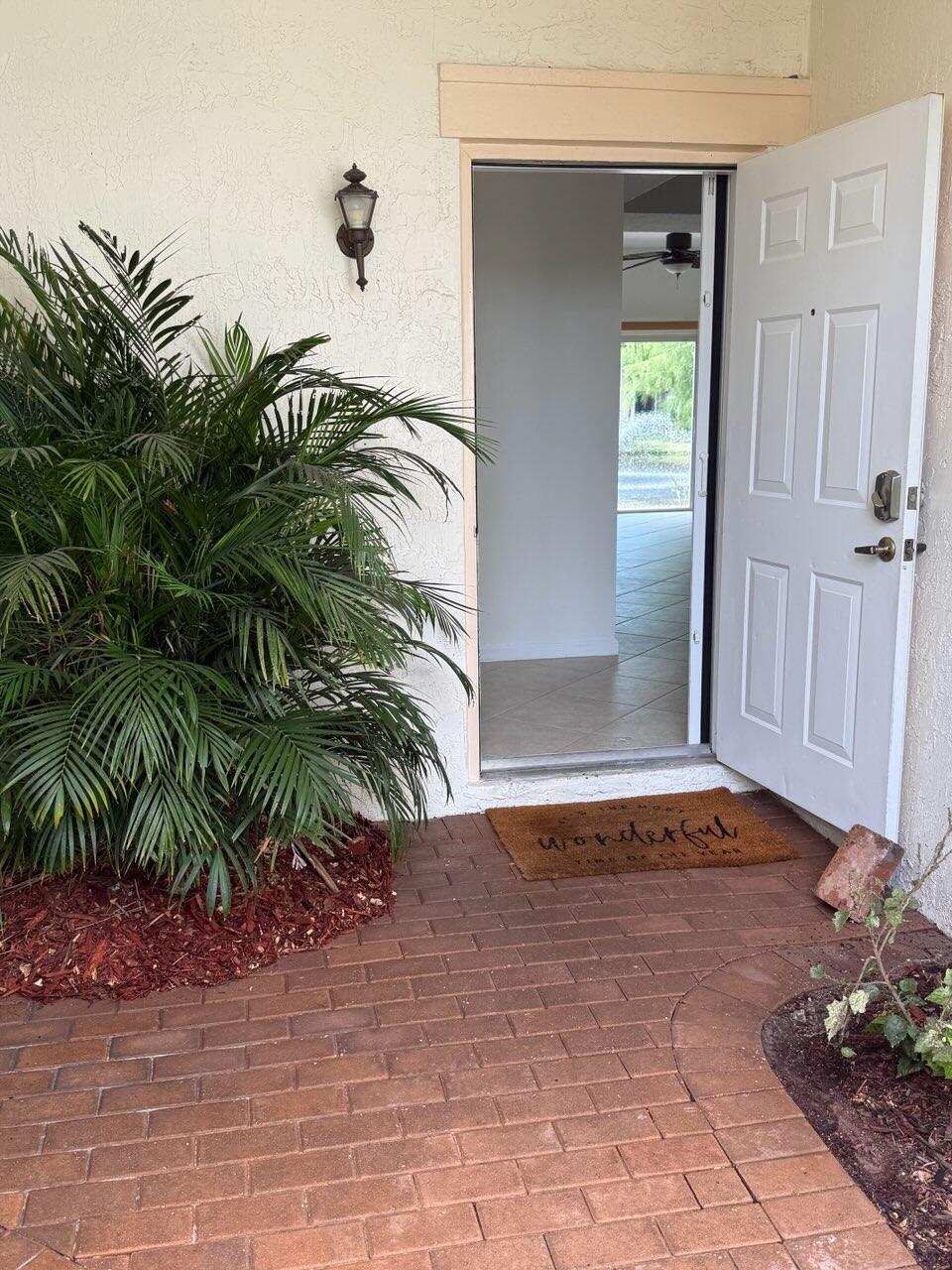 572 7th Square, Vero Beach, FL, 32962/$224,500 3 572 7th Square