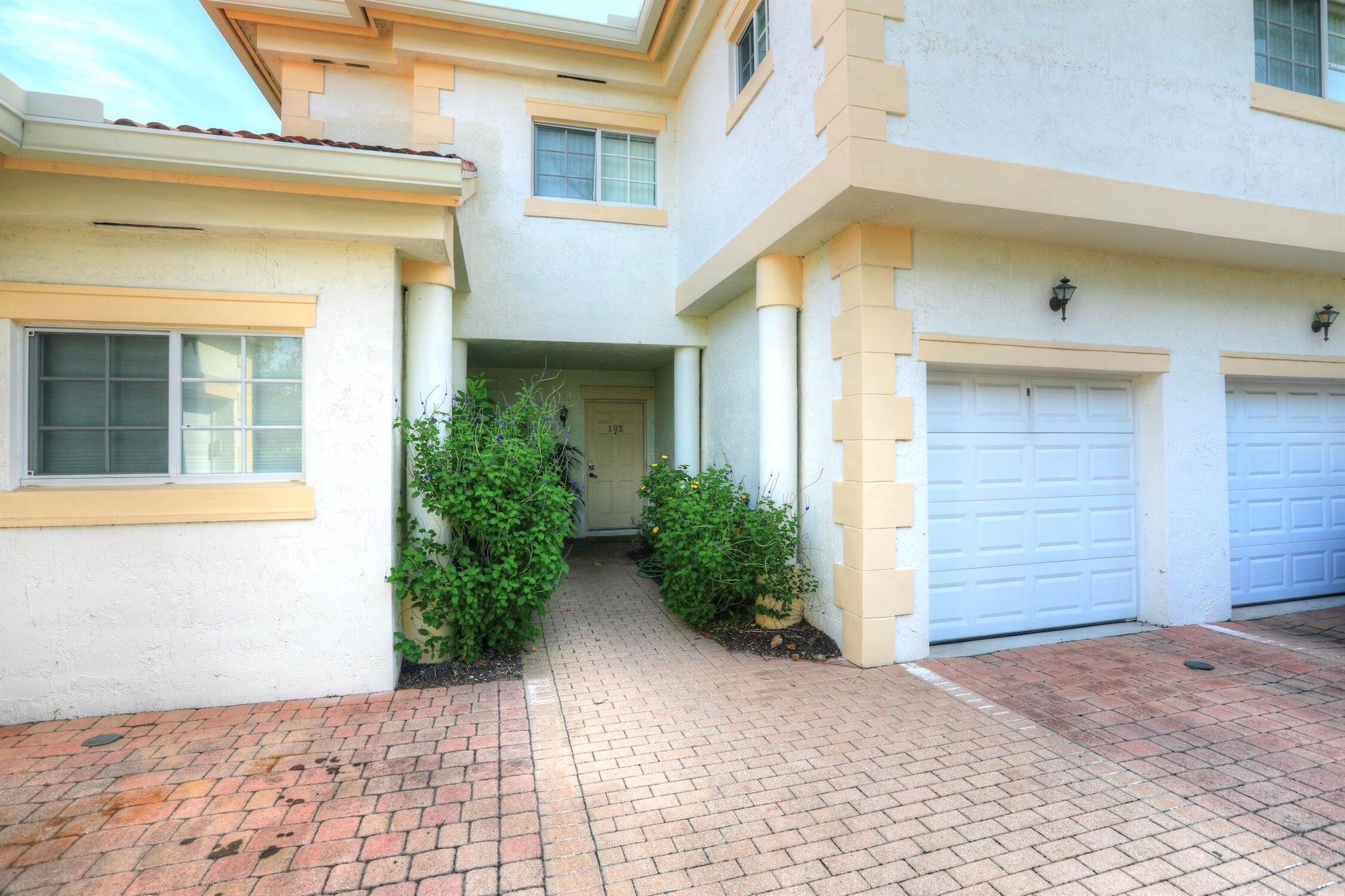 572 7th Square, Vero Beach, FL, 32962/$224,500 4 572 7th Square