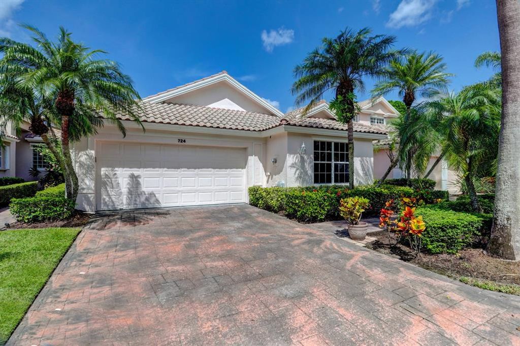 Photo of 724 Pinehurst Way, Palm Beach Gardens, FL 33418 (MLS # R10735222)