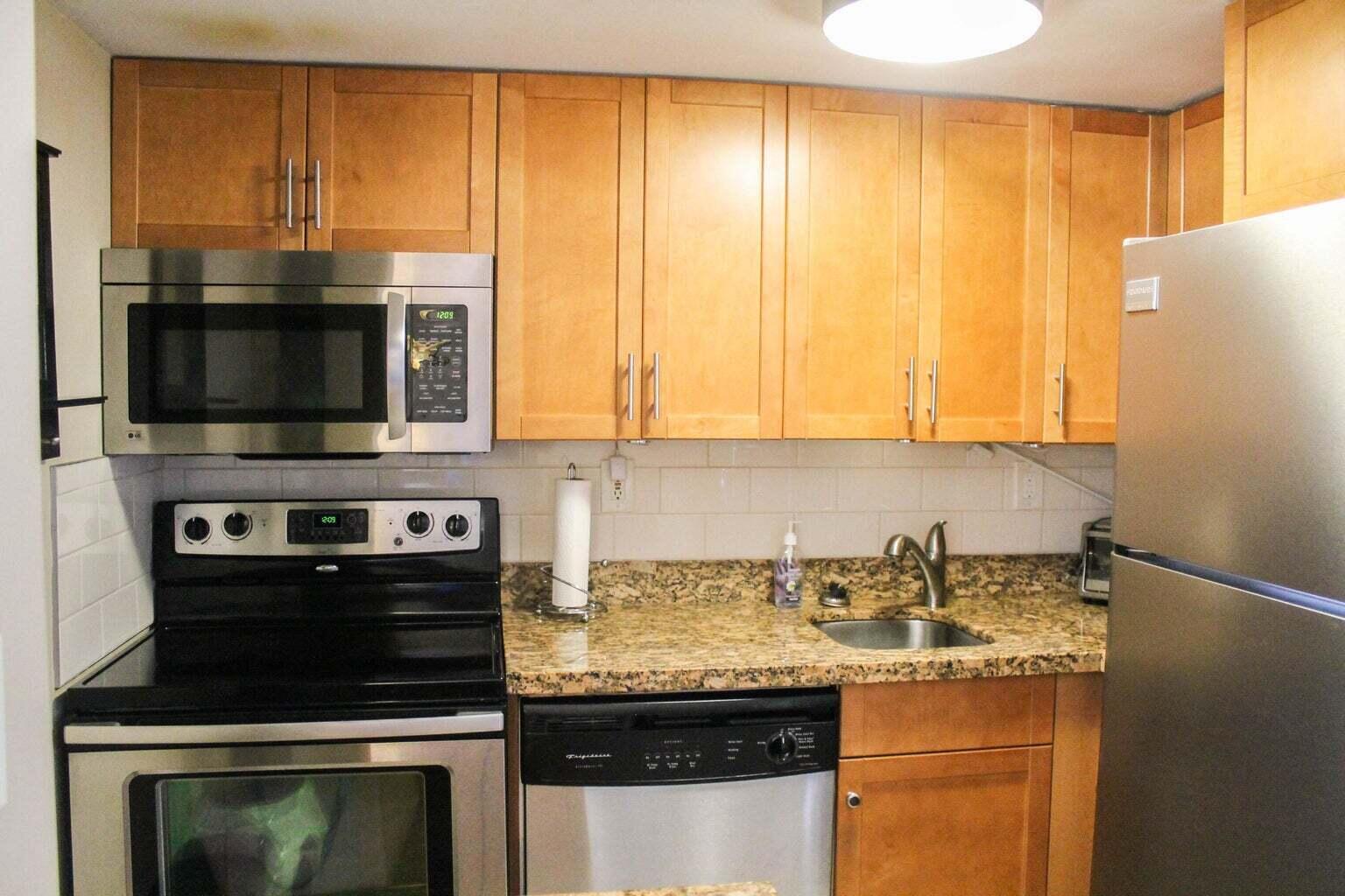 LAKESHORE CLUB CONDO - Residential Lease