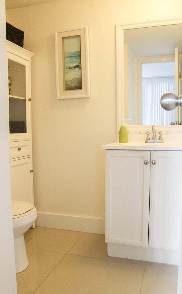 LAKESHORE CLUB CONDO - Residential Lease