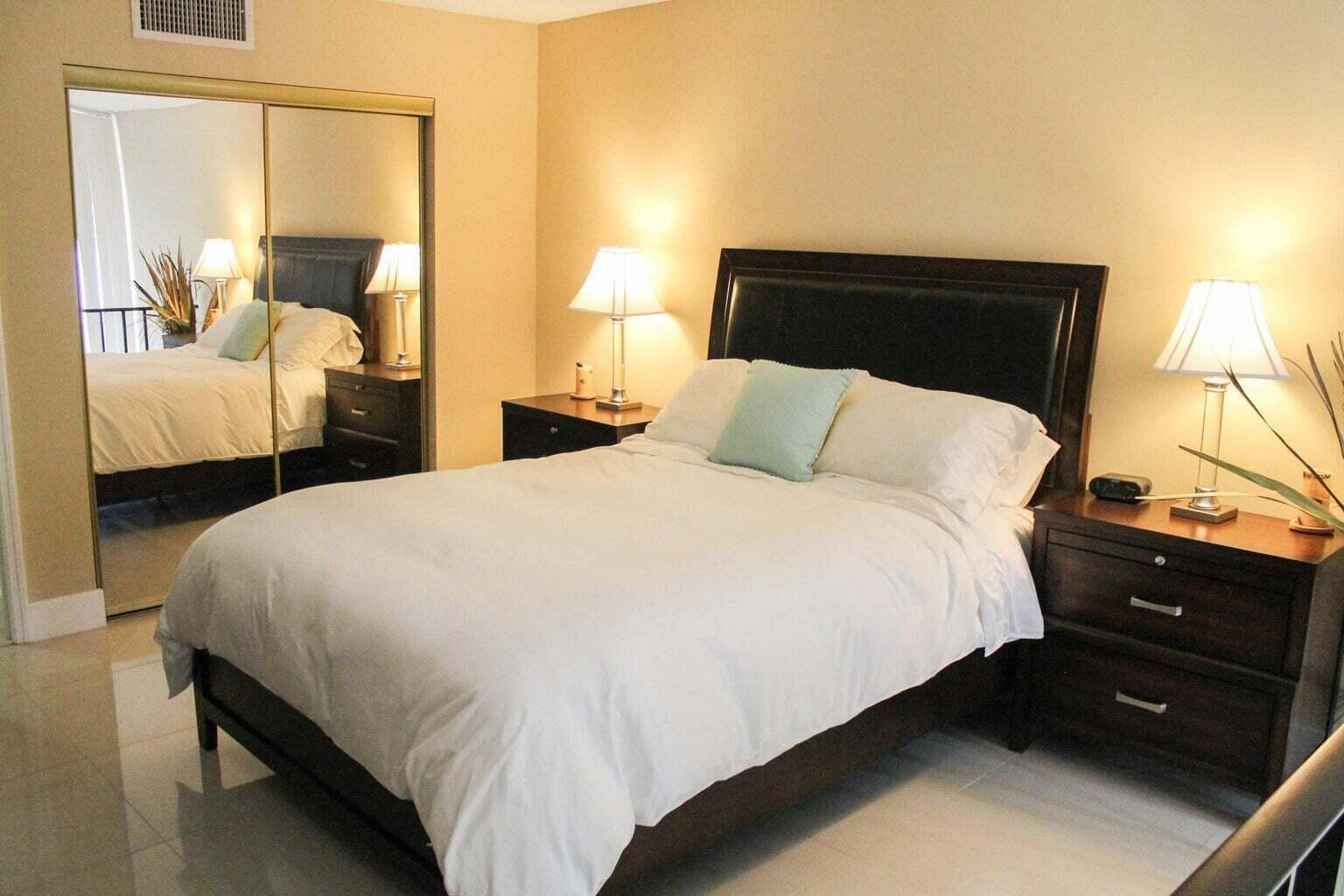 LAKESHORE CLUB CONDO - Residential Lease