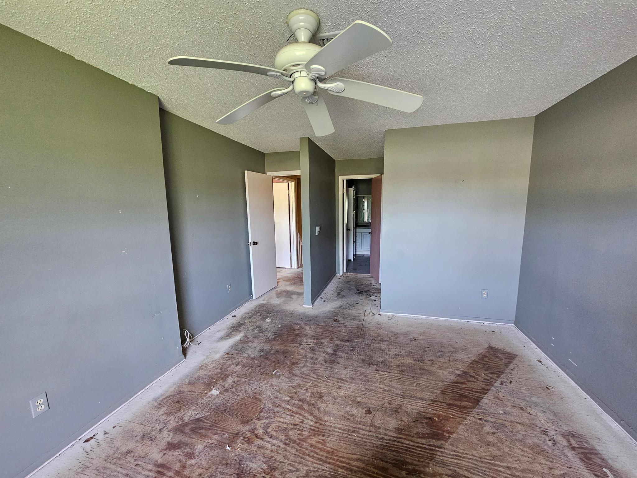 VILLAS ON THE GREEN CONDO - Residential