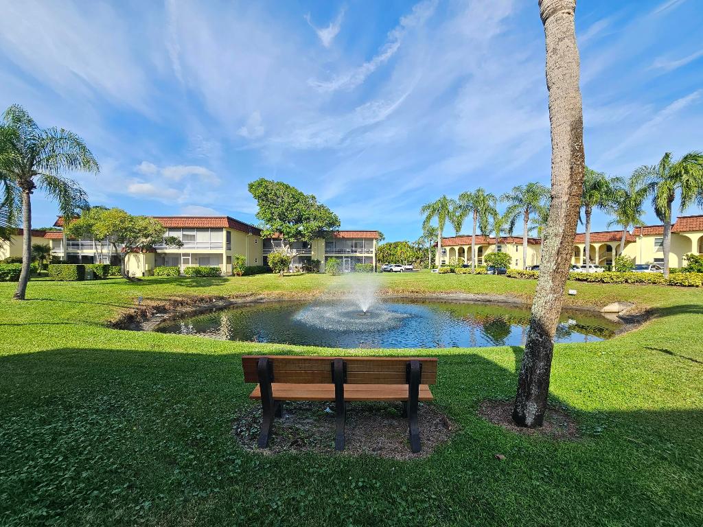 VILLAS ON THE GREEN CONDO - Residential