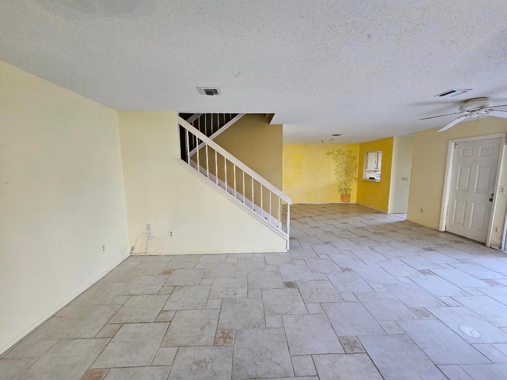 VILLAS ON THE GREEN CONDO - Residential