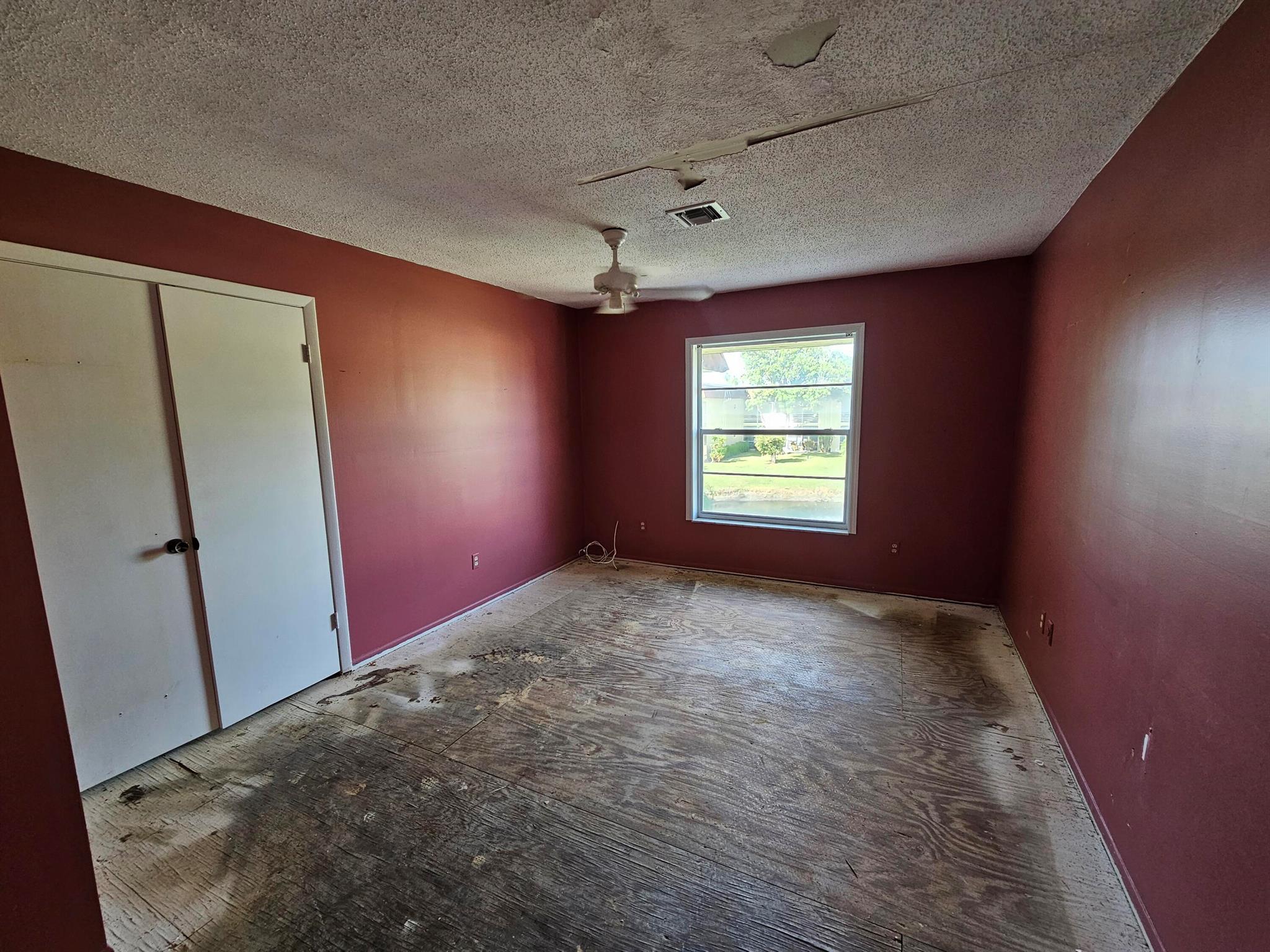 VILLAS ON THE GREEN CONDO - Residential