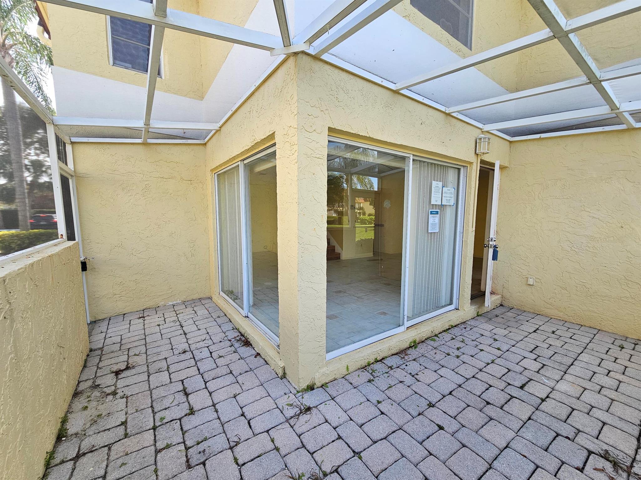 VILLAS ON THE GREEN CONDO - Residential