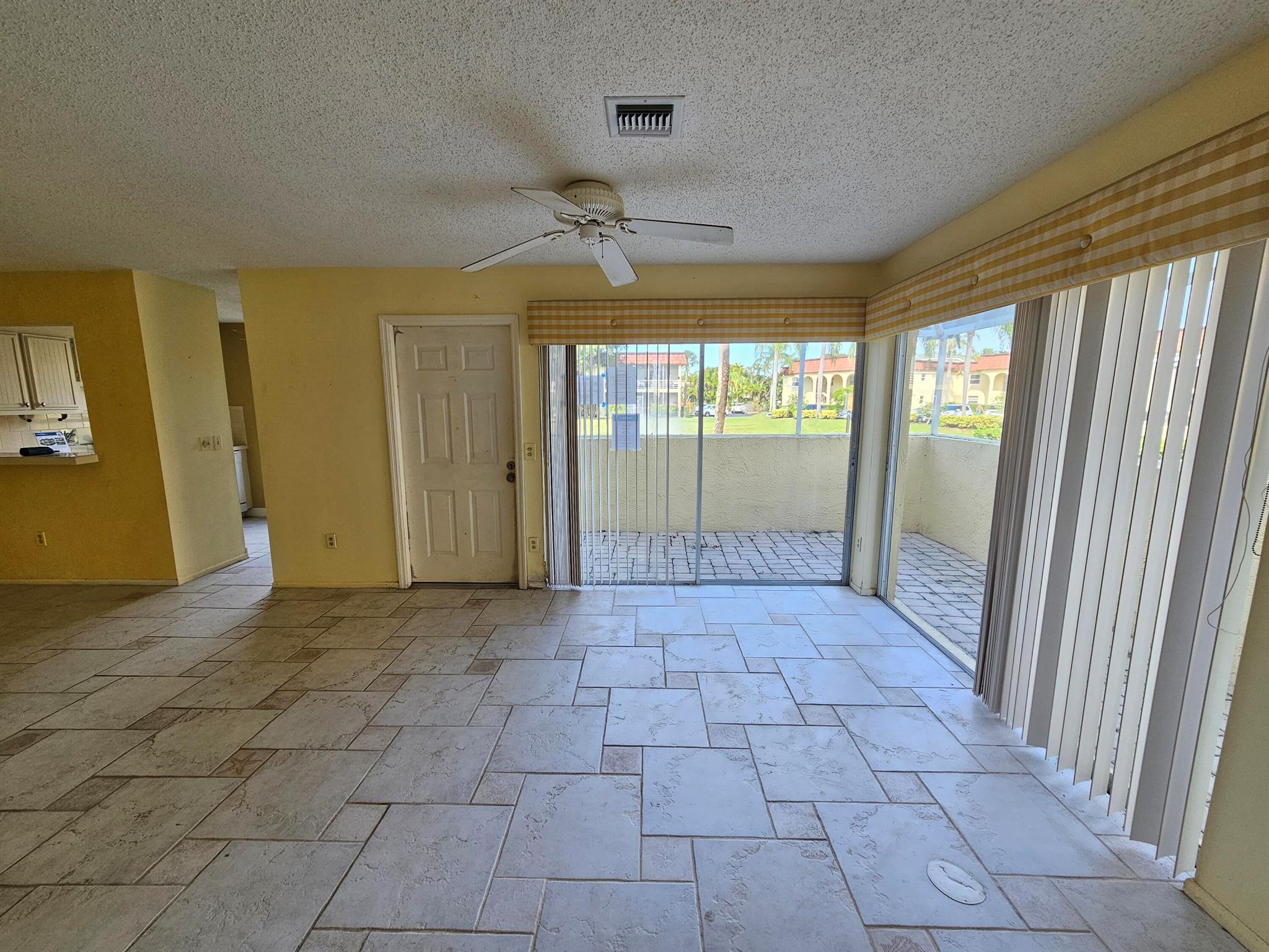 VILLAS ON THE GREEN CONDO - Residential