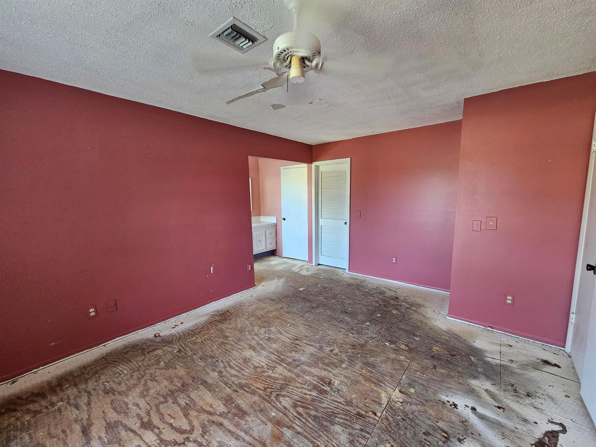 VILLAS ON THE GREEN CONDO - Residential