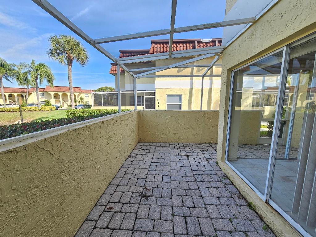 VILLAS ON THE GREEN CONDO - Residential