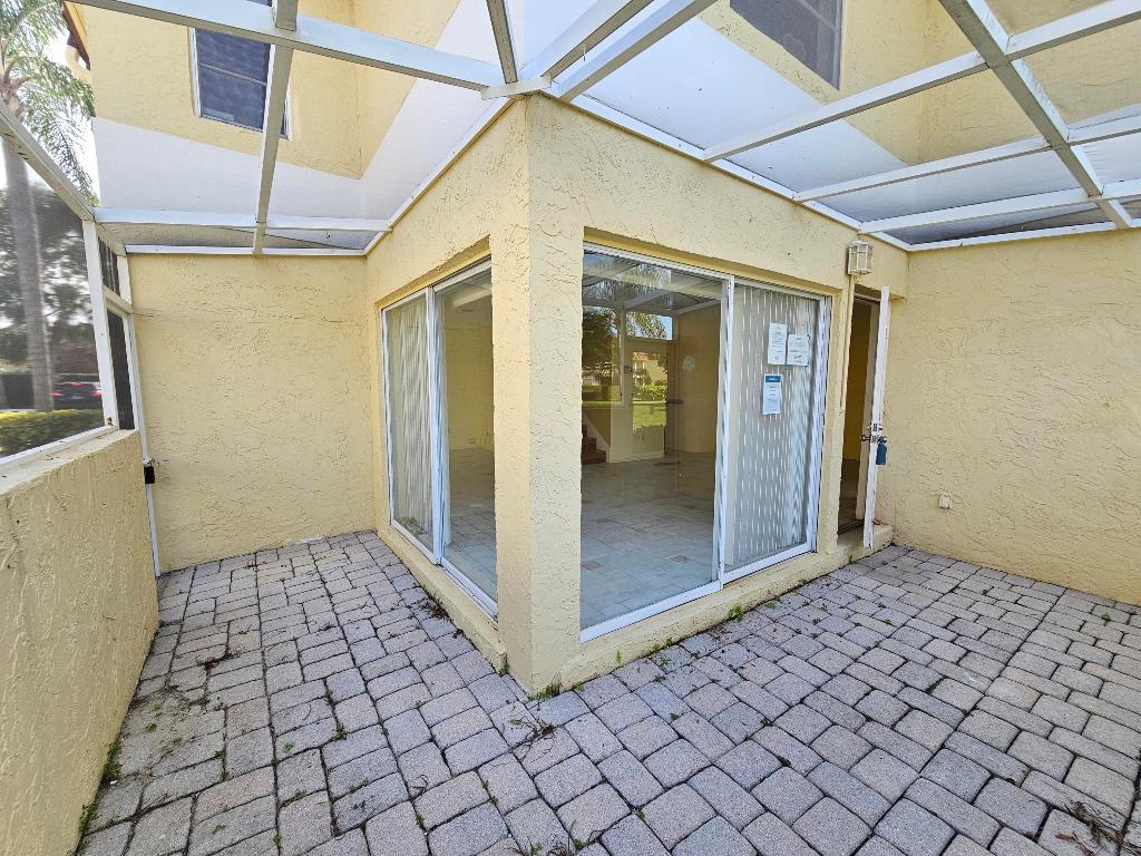 VILLAS ON THE GREEN CONDO - Residential