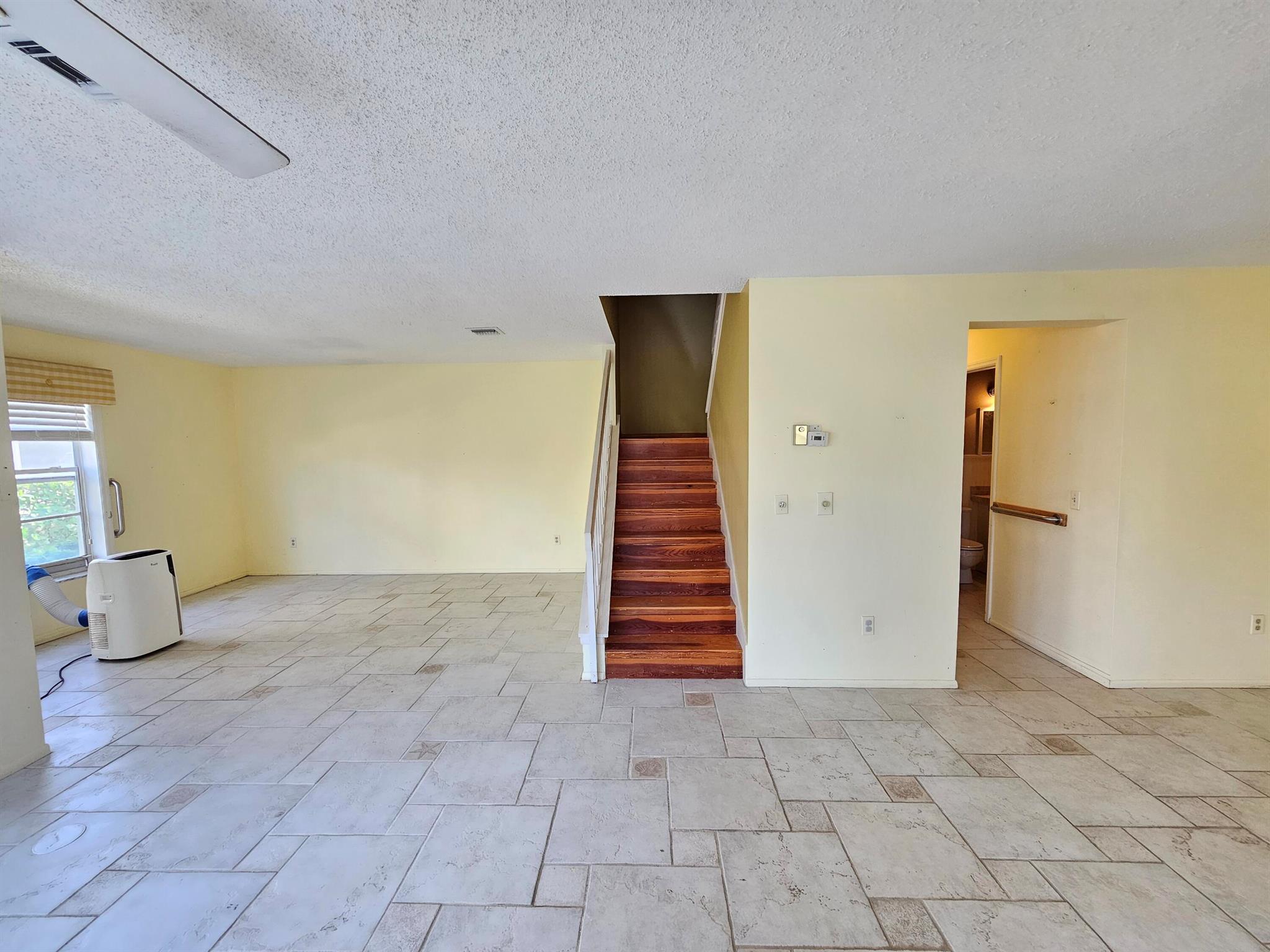 VILLAS ON THE GREEN CONDO - Residential