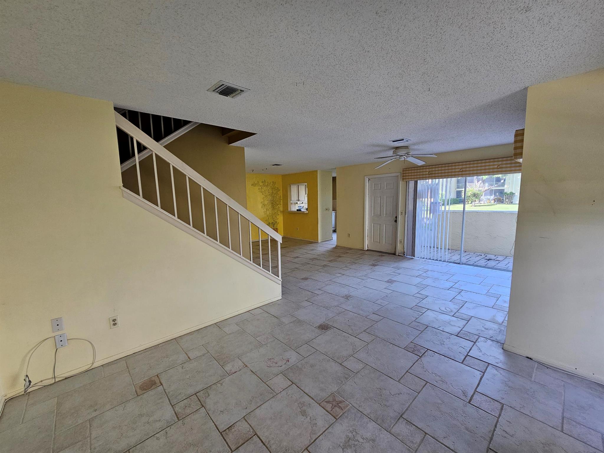 VILLAS ON THE GREEN CONDO - Residential