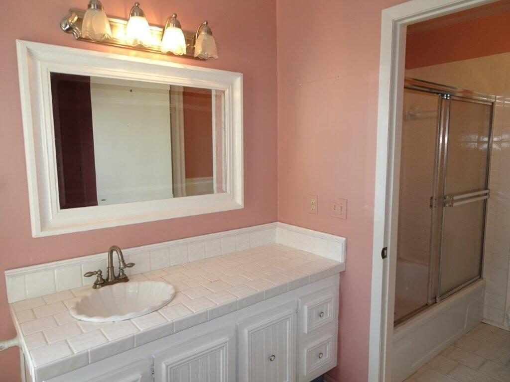 VILLAS ON THE GREEN CONDO - Residential