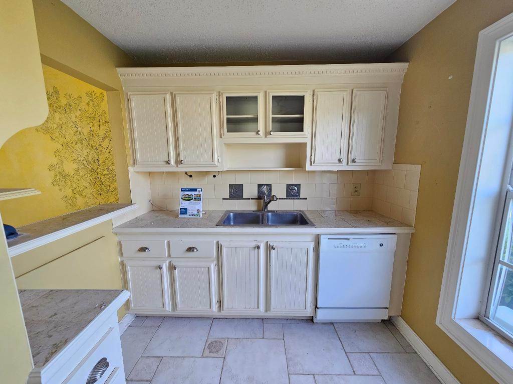 VILLAS ON THE GREEN CONDO - Residential