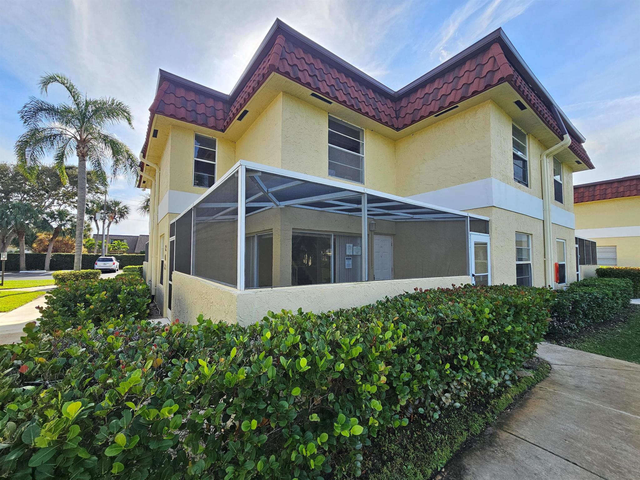 VILLAS ON THE GREEN CONDO - Residential