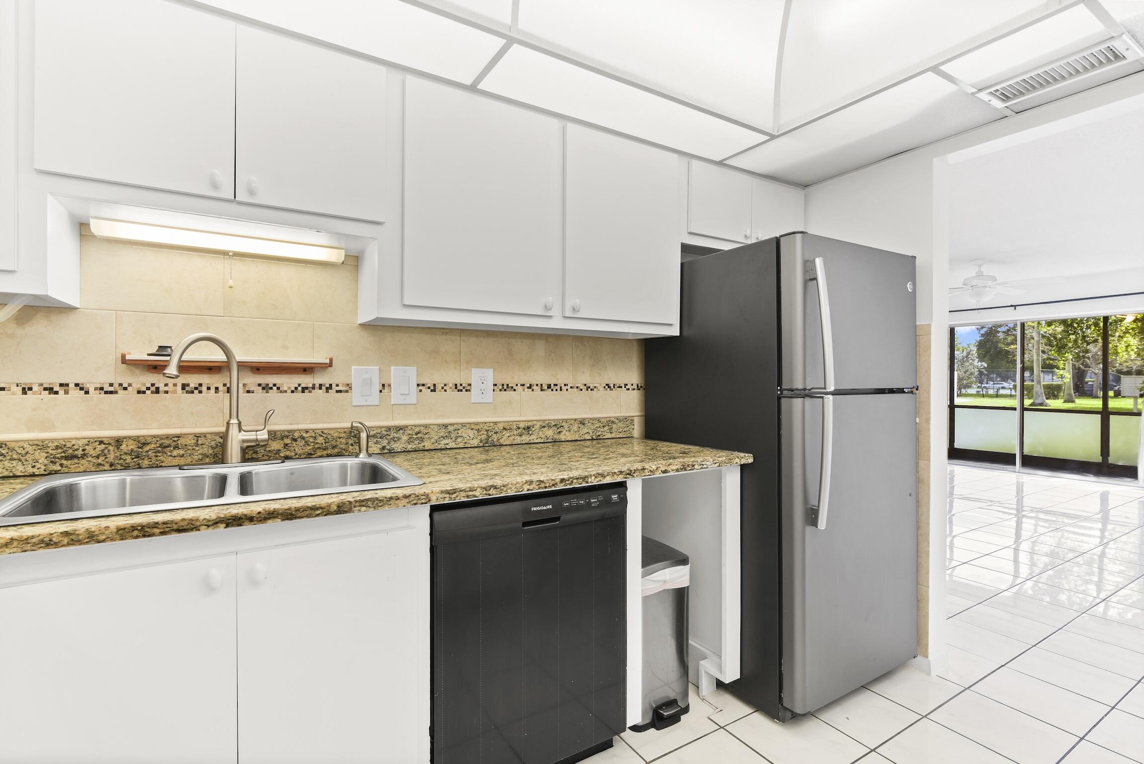 LAURELS AT MARGATE CONDO - Residential