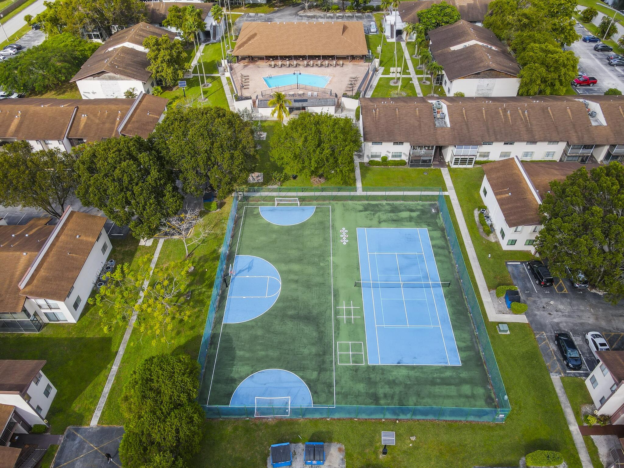 LAURELS AT MARGATE CONDO - Residential