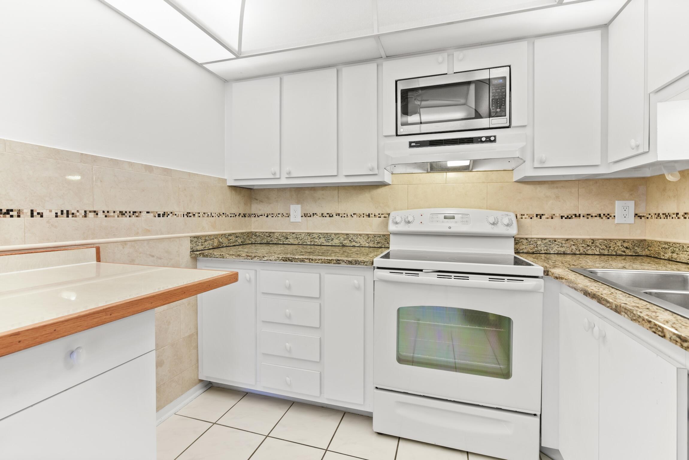 LAURELS AT MARGATE CONDO - Residential