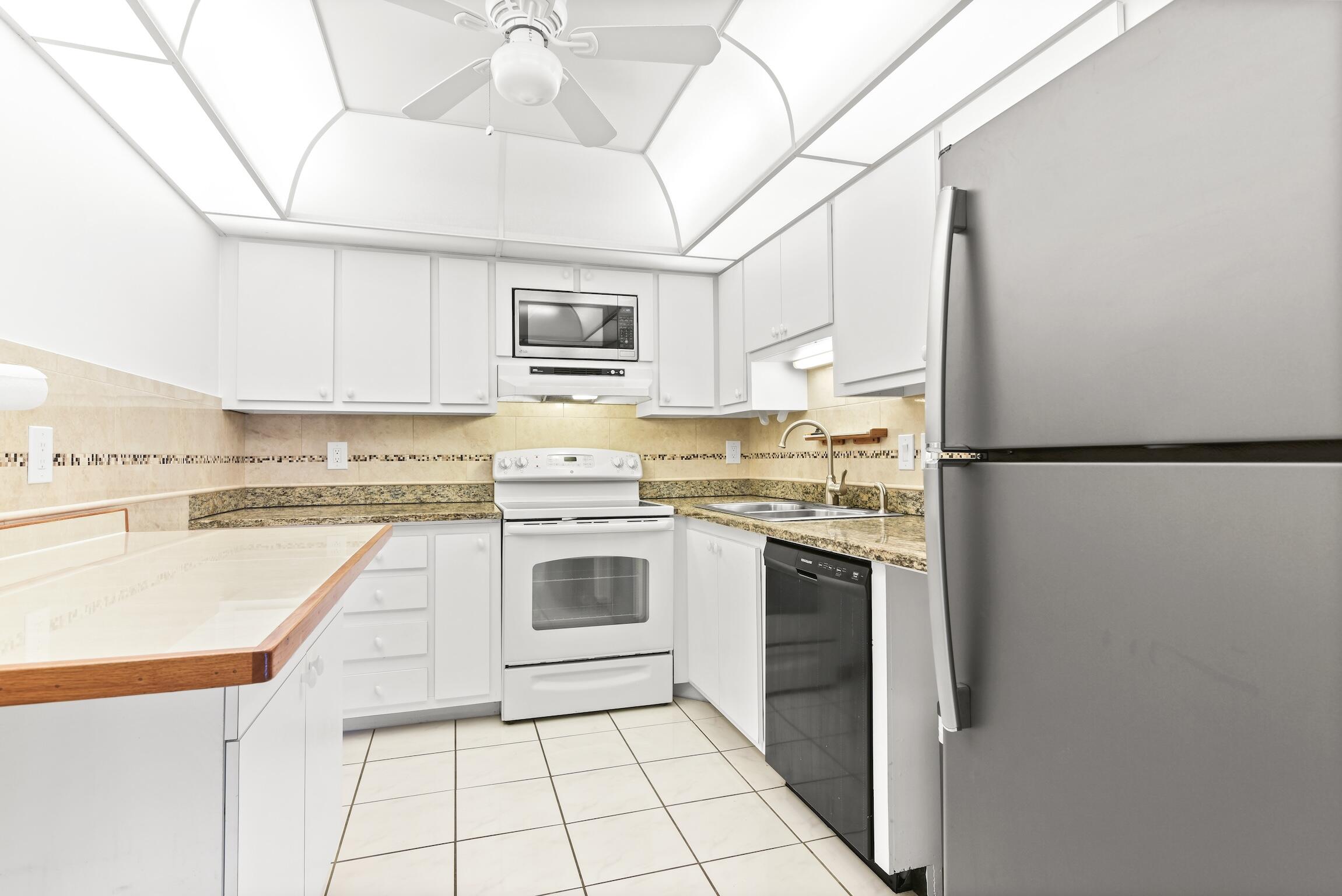 LAURELS AT MARGATE CONDO - Residential