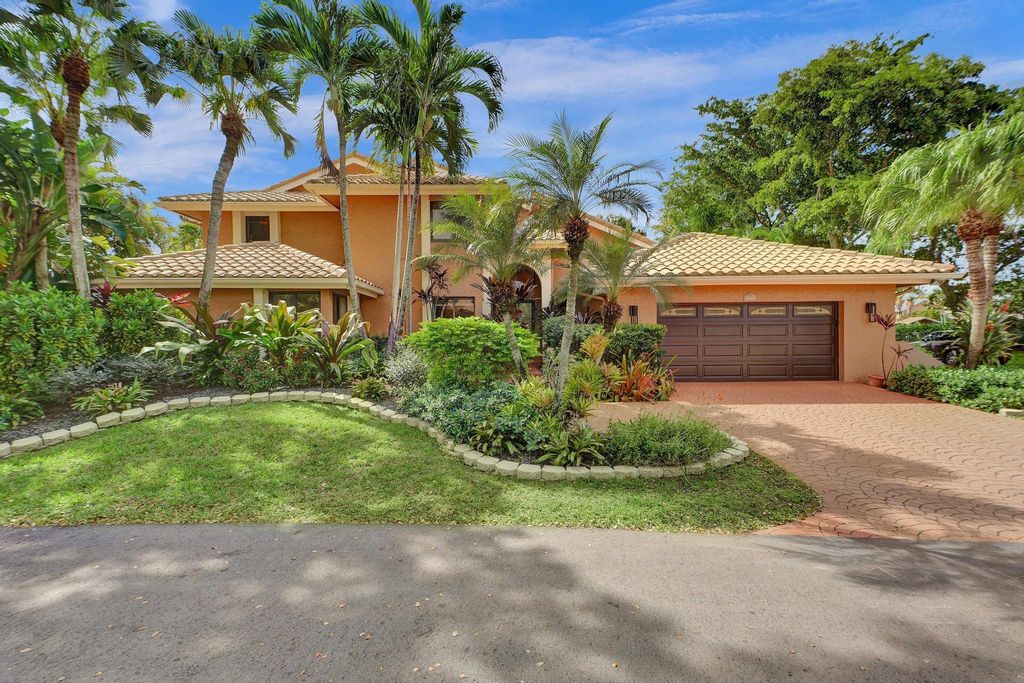 Photo of 901 SW 88 Terrace, Plantation, FL 33324 (MLS # F10489603)