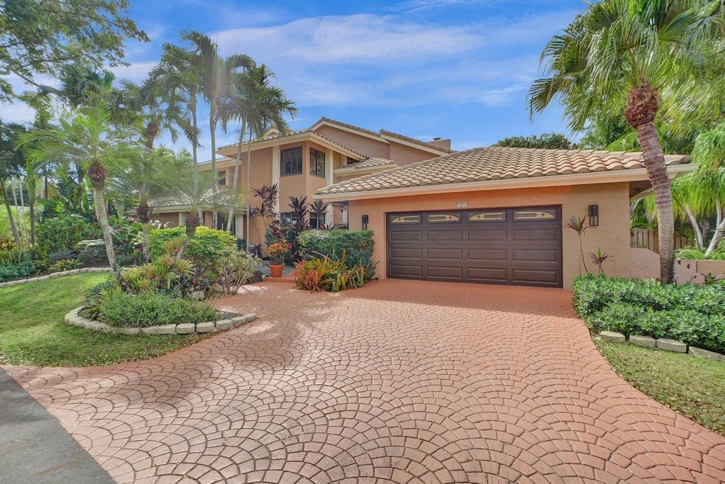 Photo of 901 SW 88 Terrace, Plantation, FL 33324 (MLS # F10489603)