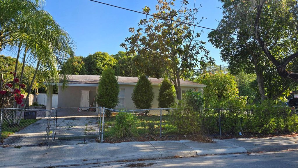 Photo of 2102 Delaware Avenue, Fort Pierce, FL 34950 (MLS # R11081405)