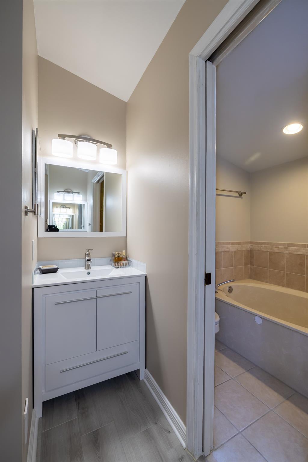 Four seas townhomes - Residential Lease