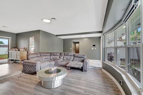 4709 Washington St Hollywood FL 33021