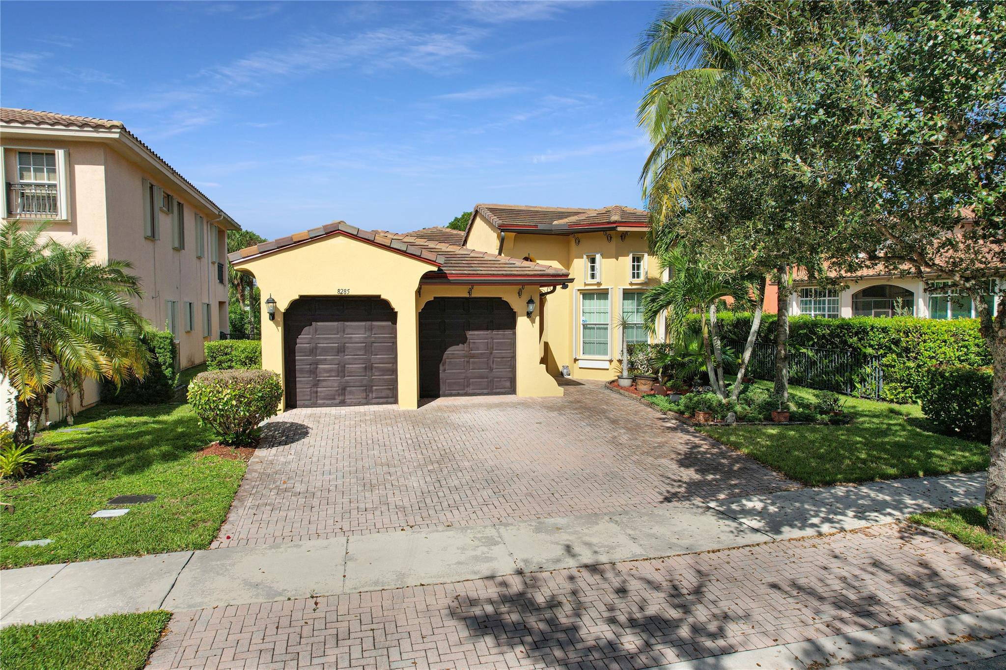 HERON BAY NORTH EAST! BEAUTIFULLY MAINTATINED AND TRANQUILITY LAKE VIEW HOE WITH SCREEN PATION.
NEW ROOF WAS INSTALLED YEAR 2022, NEW AC YEAR 2025. NICELY DESIGNED KITCHEN AREA AND OPEN LIVING ROOM LOOKING OVER THE LAKE. EXCELLENT SCHOOL DISTRICT AND AMENITIES ARE LIKE RESORT STYLE- TWO CLUB HOUSES, 10 TENNIS COURTS, GYM, BASKETBALL, HEATED COMMUNITY POOLS, KIDDIES WATER PARK, PARY ROOMS, ETC. 24HRS THREE GUARDED GATES, CLOSE TO SHOPPINGS AND MAJOR HWY.