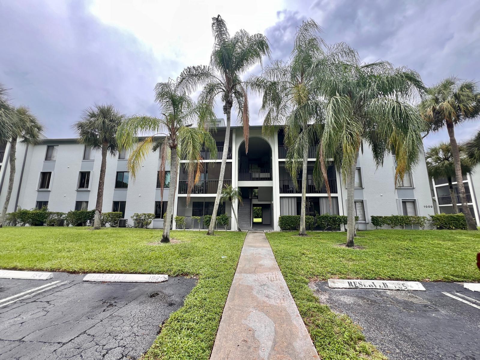 GREAT OPPORTUNITY BEST PRICE! ALL OFFERS WILL BE CONSIDERED.
Spacious 2-bedroom, 2-bath condo in the highly desirable Palm Club community, just minutes from downtown West Palm Beach and the beaches.
2024 A/C, fresh interior paint, partially updated bathroom. Unit with separate storage and storm protection.
Palm Club Village with great community amenities, including a pool, tennis courts, clubhouse, and beautiful walking/jogging trails. Water, sewer, and basic cable are included in the monthly maintenance fee.
Located within a secure gated community, this property combines comfort, convenience, and value.
Don’t miss this excellent opportunity!